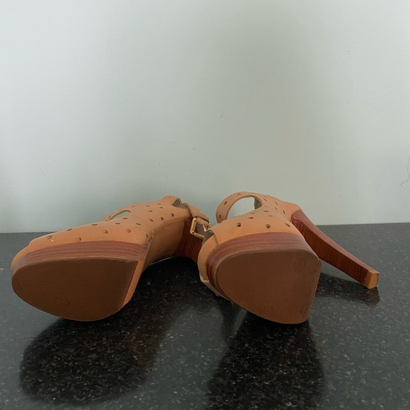 Stuart Weitzman Nude Leather Mary Jane Heels - Picture 2 of 5